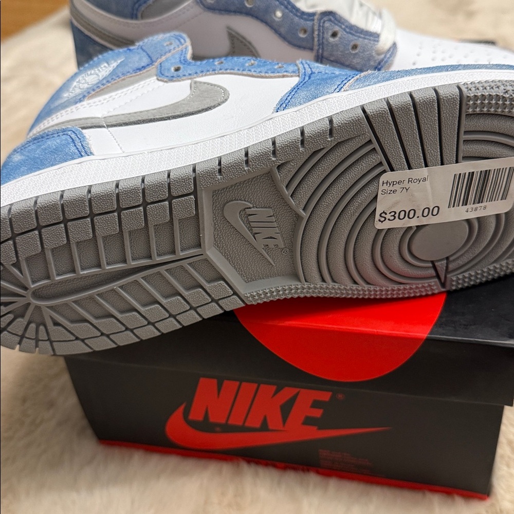 Nike White and Blue High-Top Sneakers- New in Box - Picture 4 of 6